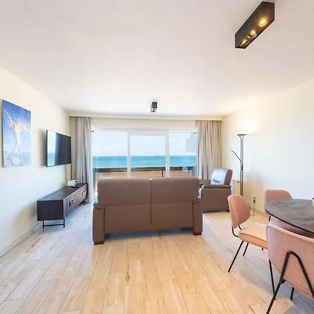 With Sunny Terrace And Sea View דירה