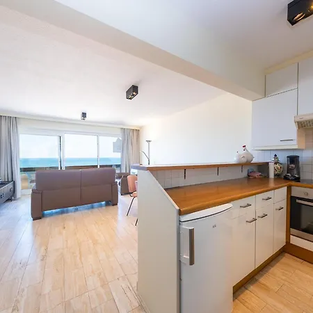 דירה With Sunny Terrace And Sea View מידלקרק