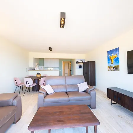 With Sunny Terrace And Sea View דירה *